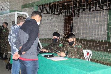 jovens-do-municipio-participam-de-inspecao-militar-2