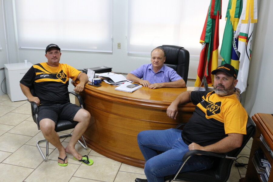 equipe-de-kart-cross-convida-prefeito-bellini-para-1-etapa-do-campeonato
