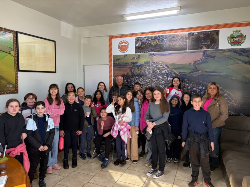 alunos-do-5-ano-visitam-o-gabinete